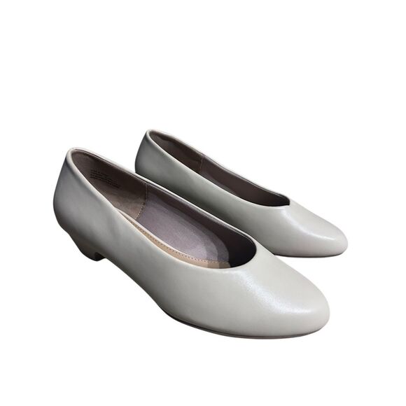 Comfortview Women's Size 10 WW The Vida Slip On Pump in Bone Color - Picture 1 of 10